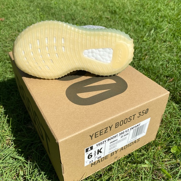 adidas gazelle silver green womens adidas Yeezy Boost 350 V2 Desert Sage